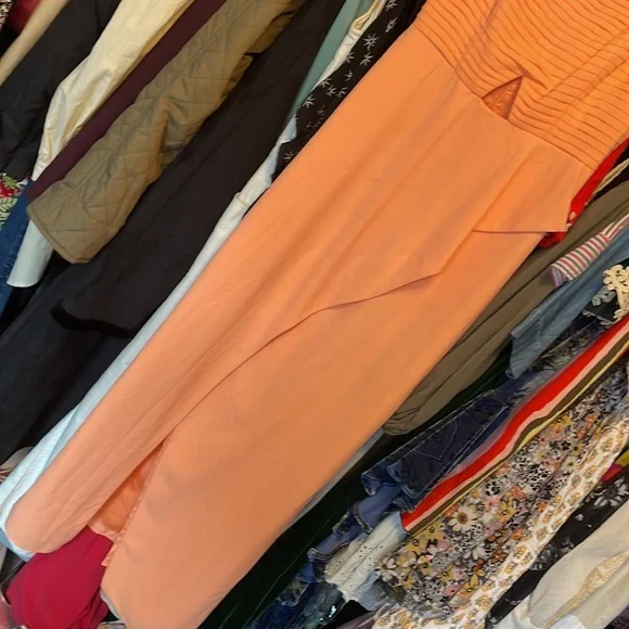 Gianni Bini Peach maxi formal Gown - Picture 8 of 13